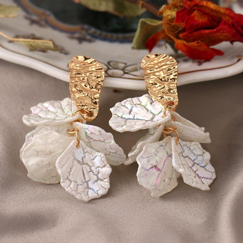 Korean White Acrylic Flower - souvikdeysample